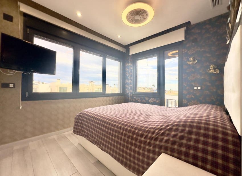 3 sovrum Villa till salu i Orihuela Costa med pool - 575 000 € (Ref: 9459810)