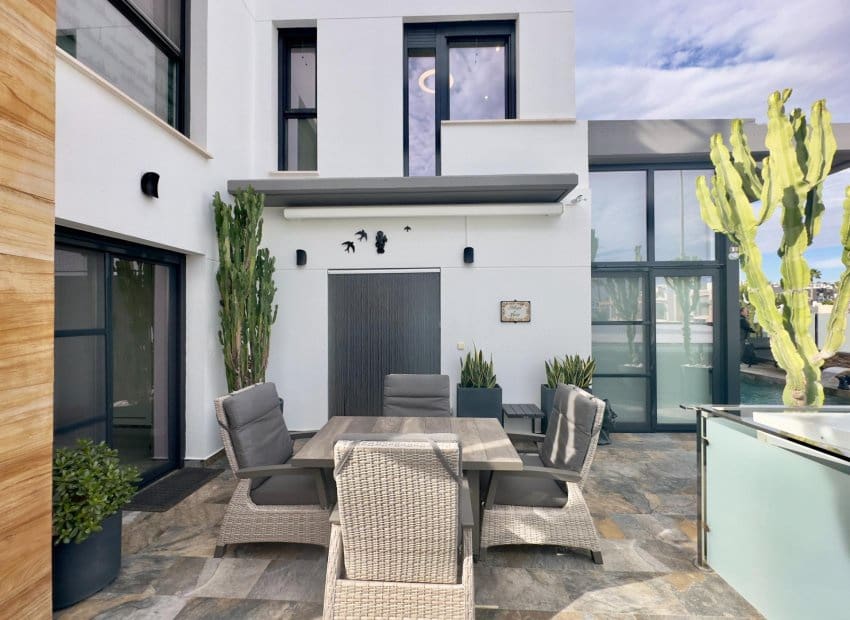 3 sovrum Villa till salu i Orihuela Costa med pool - 575 000 € (Ref: 9459810)