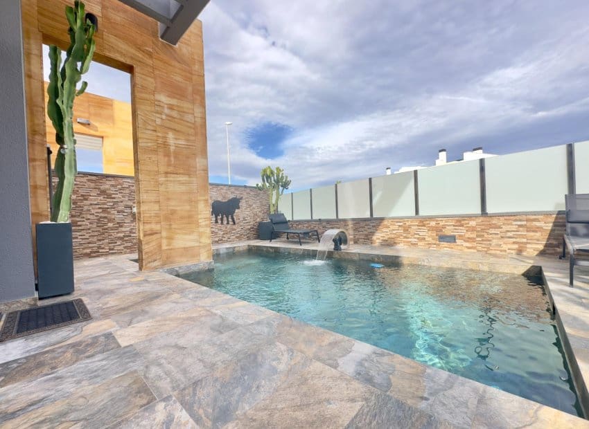 3 sovrum Villa till salu i Orihuela Costa med pool - 575 000 € (Ref: 9459810)