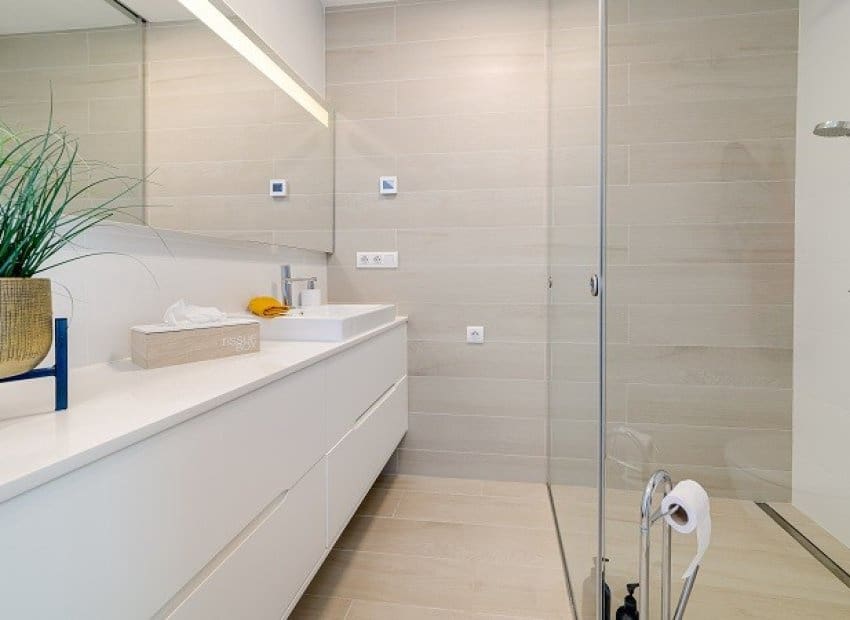 Apartamento de 2 habitaciones en Las Colinas Golf en venta con piscina - 369.000 € (Ref: 9459813)