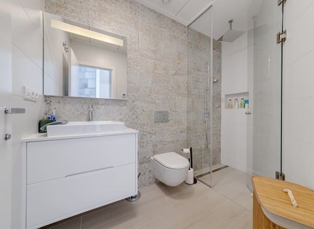 Apartamento de 2 habitaciones en Las Colinas Golf, Orihuela en venta con piscina - 369.000 € (Ref: 9459813)