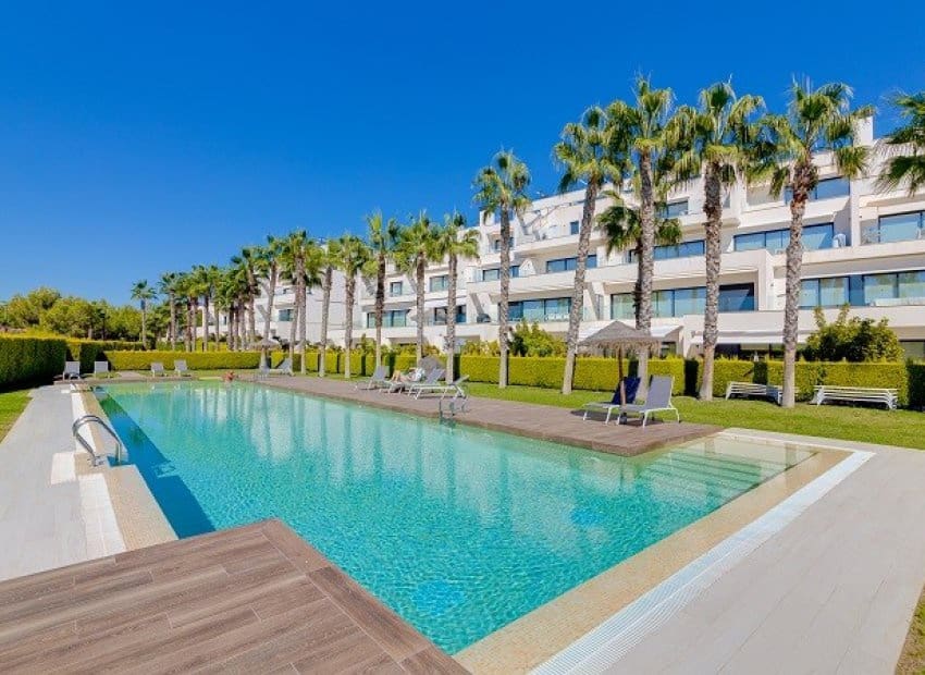 Apartamento de 2 habitaciones en Las Colinas Golf en venta con piscina - 369.000 € (Ref: 9459813)