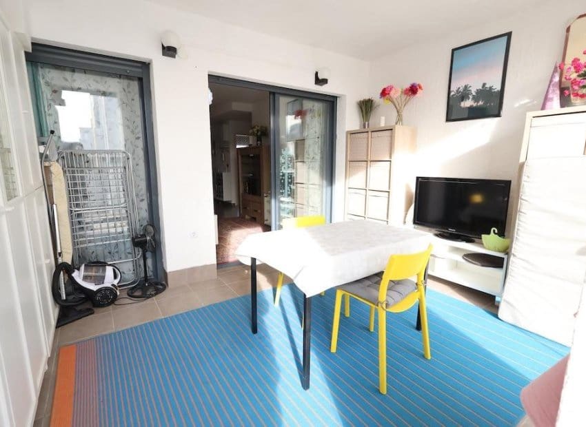 2 makuuhuone Bungalow myytävänä paikassa Orihuela Costa mukana uima-altaan - 289 000 € (Ref: 9459814)