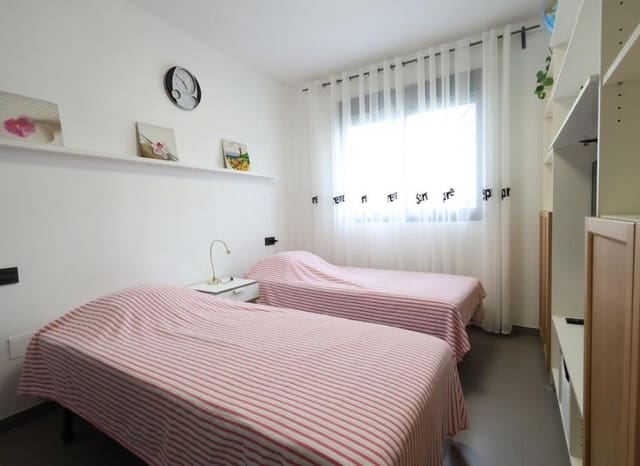 2 soverom Bungalow til salgs i La Zenia, Orihuela med svømmebasseng - € 289 000 (Ref: 9459814)