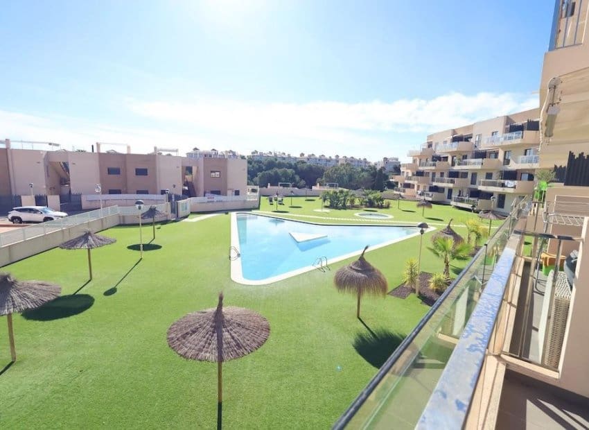 Apartamento de 2 habitaciones en Orihuela Costa en venta con piscina - 279.500 € (Ref: 9459815)