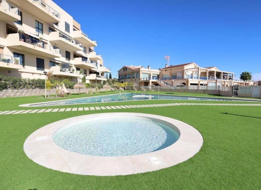 Apartamento de 2 habitaciones en Orihuela Costa en venta con piscina - 279.500 € (Ref: 9459815)