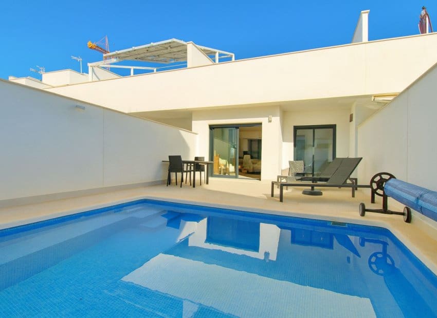 Casa de 2 habitaciones en Pilar de la Horadada en venta con piscina - 299.995 € (Ref: 9460743)