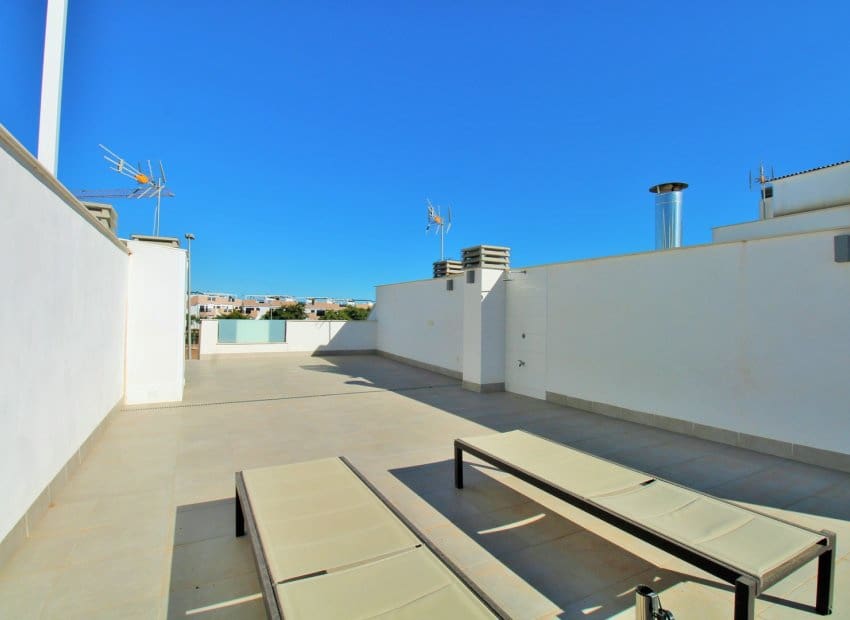 Casa de 2 habitaciones en Pilar de la Horadada en venta con piscina - 299.995 € (Ref: 9460743)