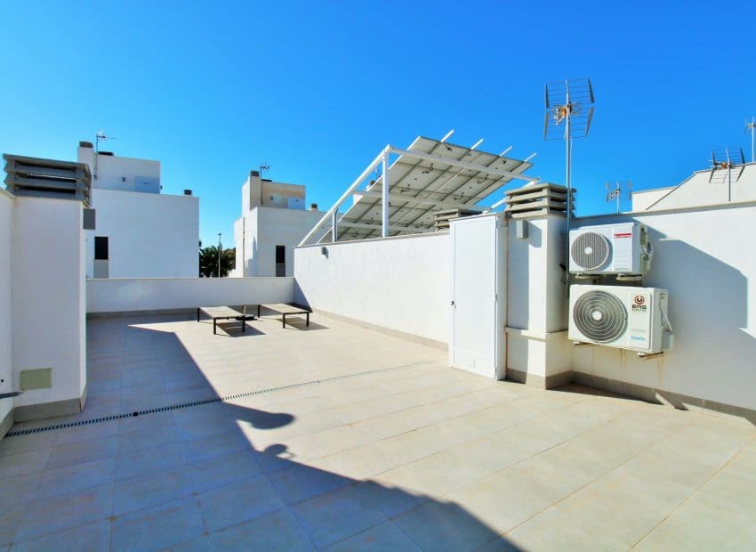 Casa de 2 habitaciones en Pilar de la Horadada en venta con piscina - 299.995 € (Ref: 9460743)