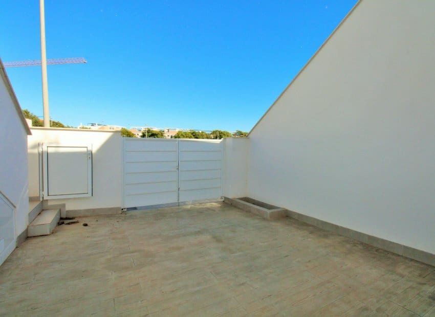 Casa de 2 habitaciones en Pilar de la Horadada en venta con piscina - 299.995 € (Ref: 9460743)