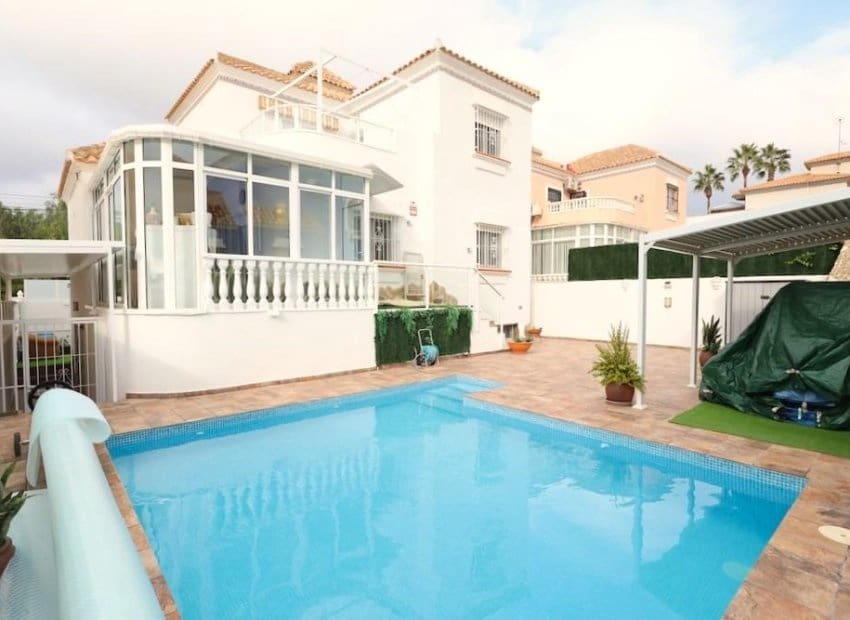 4 Zimmer Villa zu verkaufen in San Miguel de Salinas mit Pool - 461.318 € (Ref: 9460745)