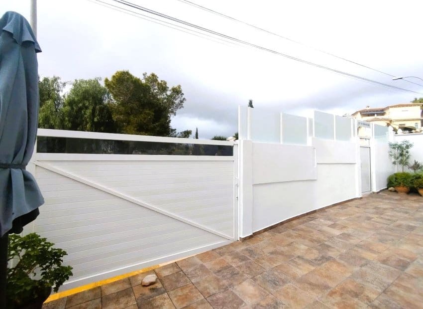 4 Zimmer Villa zu verkaufen in San Miguel de Salinas mit Pool - 461.318 € (Ref: 9460745)