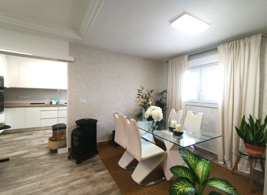 4 Zimmer Villa zu verkaufen in San Miguel de Salinas mit Pool - 461.318 € (Ref: 9460745)