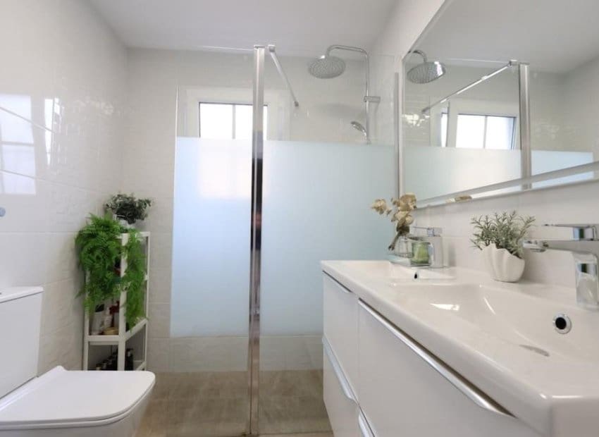 4 Zimmer Villa zu verkaufen in San Miguel de Salinas mit Pool - 461.318 € (Ref: 9460745)