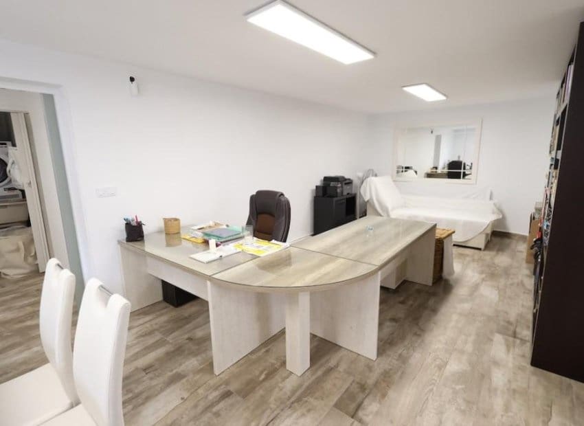 4 Zimmer Villa zu verkaufen in San Miguel de Salinas mit Pool - 461.318 € (Ref: 9460745)