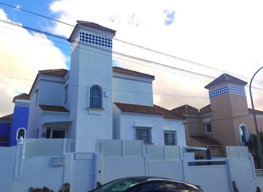 4 Zimmer Villa zu verkaufen in San Miguel de Salinas mit Pool - 461.318 € (Ref: 9460745)