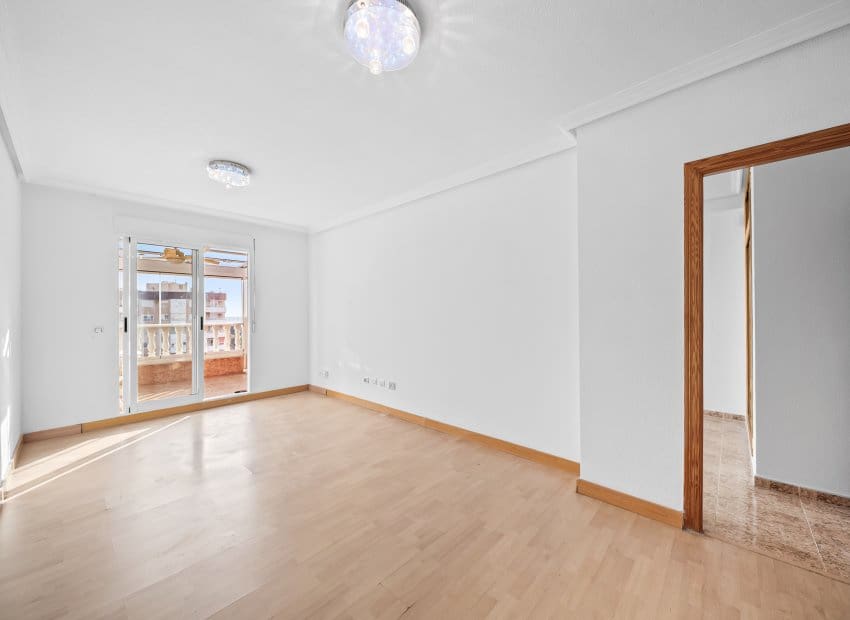 2 Zimmer Penthouse zu verkaufen in Torrevieja - 185.000 € (Ref: 9464926)