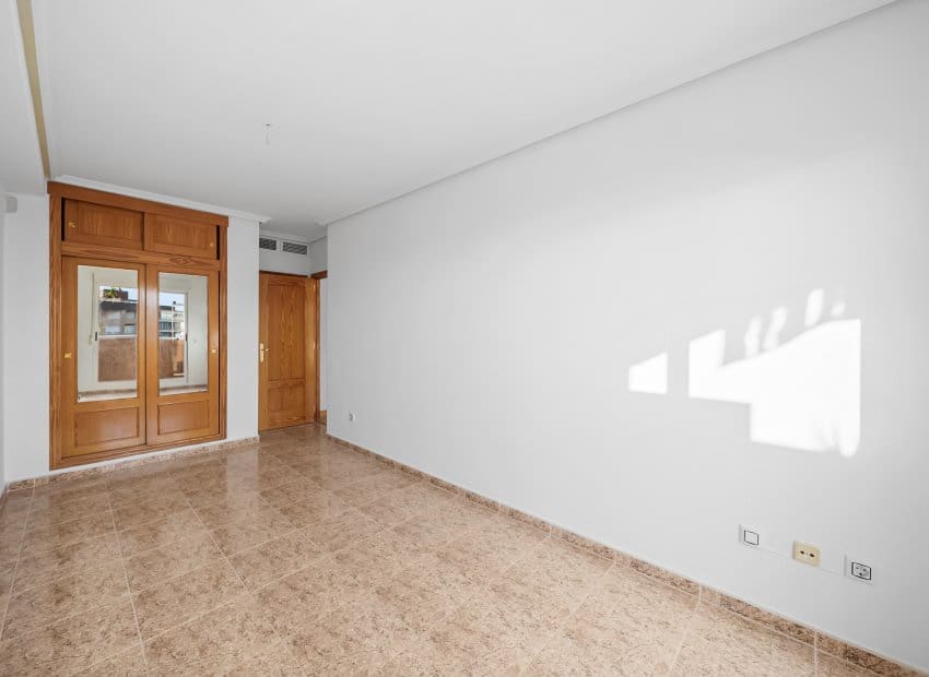 2 Zimmer Penthouse zu verkaufen in Torrevieja - 185.000 € (Ref: 9464926)