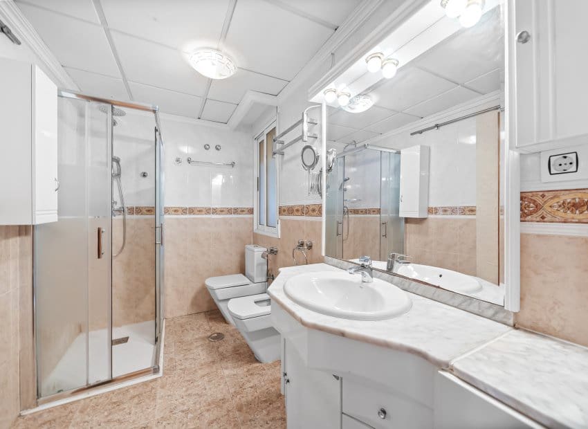 2 Zimmer Penthouse zu verkaufen in Torrevieja - 185.000 € (Ref: 9464926)