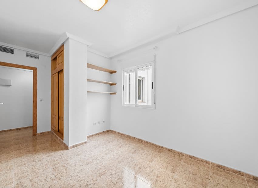 2 Zimmer Penthouse zu verkaufen in Torrevieja - 185.000 € (Ref: 9464926)