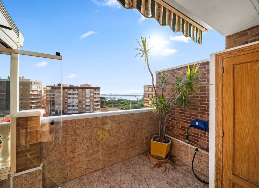 2 Zimmer Penthouse zu verkaufen in Torrevieja - 185.000 € (Ref: 9464926)