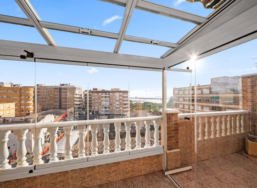 2 Zimmer Penthouse zu verkaufen in Torrevieja - 185.000 € (Ref: 9464926)