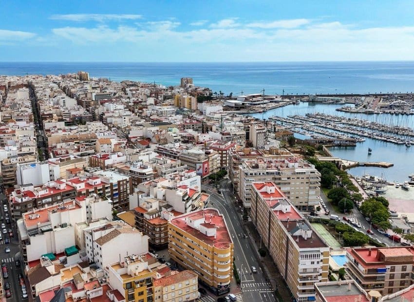 2 Zimmer Penthouse zu verkaufen in Torrevieja - 185.000 € (Ref: 9464926)