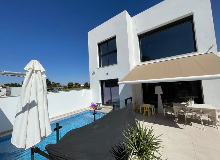 3 slaapkamer Villa te koop in Formentera del Segura met zwembad - € 325.500 (Ref: 9473422)