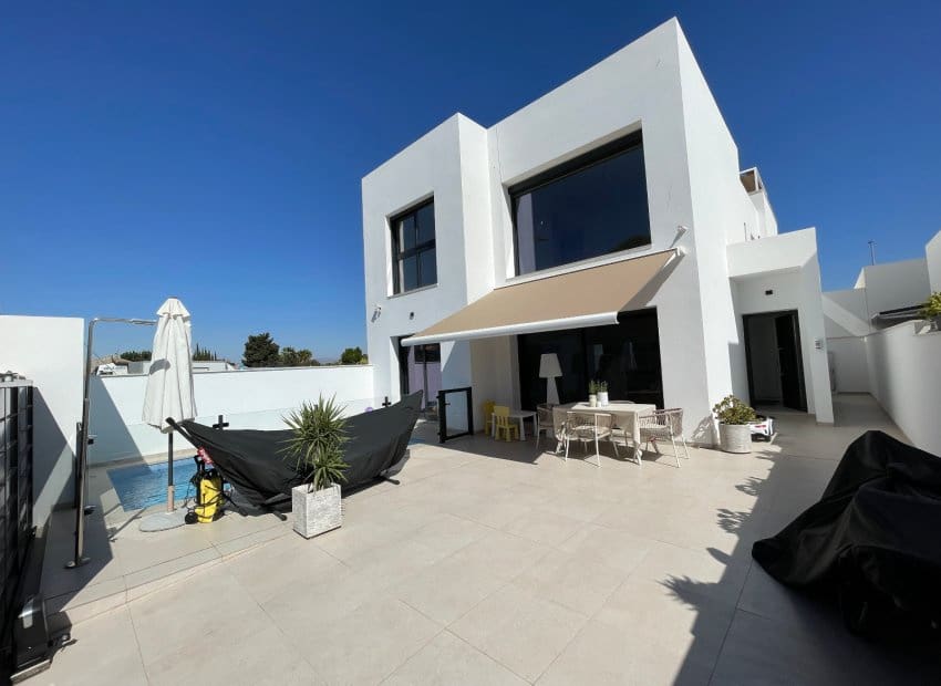 3 slaapkamer Villa te koop in Formentera del Segura met zwembad - € 325.500 (Ref: 9473422)