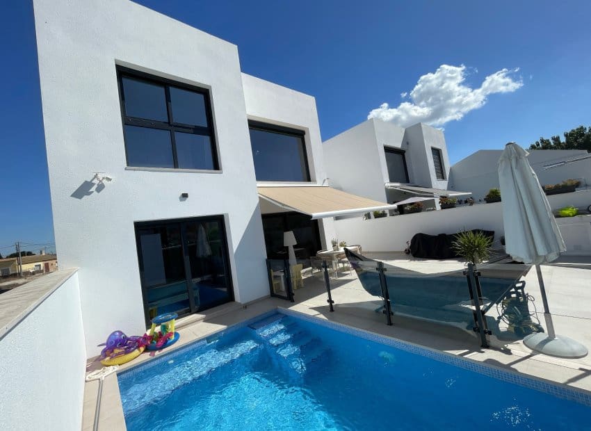 3 slaapkamer Villa te koop in Formentera del Segura met zwembad - € 325.500 (Ref: 9473422)