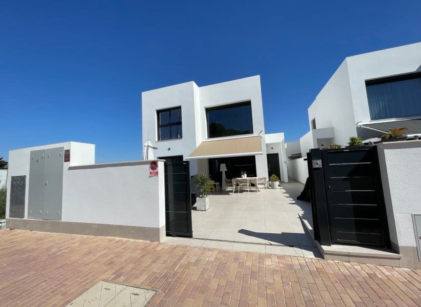 3 slaapkamer Villa te koop in Formentera del Segura met zwembad - € 325.500 (Ref: 9473422)