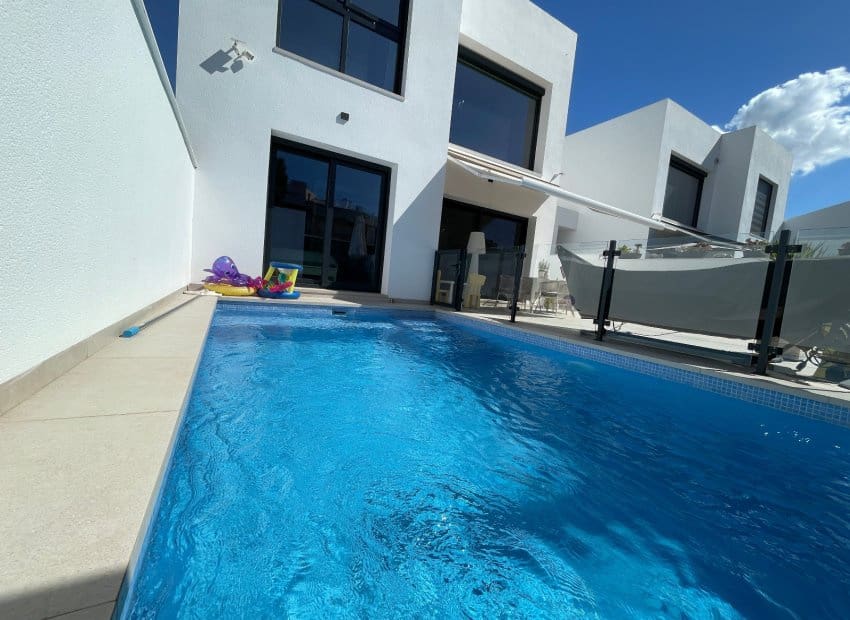 3 slaapkamer Villa te koop in Formentera del Segura met zwembad - € 325.500 (Ref: 9473422)
