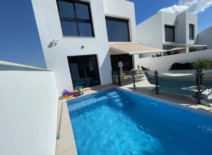 3 slaapkamer Villa te koop in Formentera del Segura met zwembad - € 325.500 (Ref: 9473422)