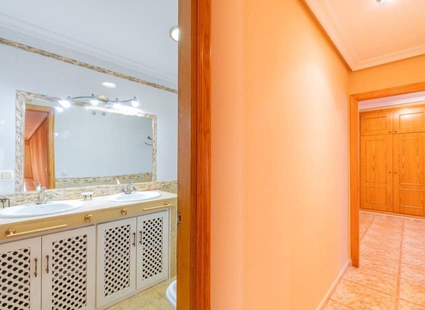 3 quarto Apartamento para venda em Torrevieja - 209 000 € (Ref: 9473426)