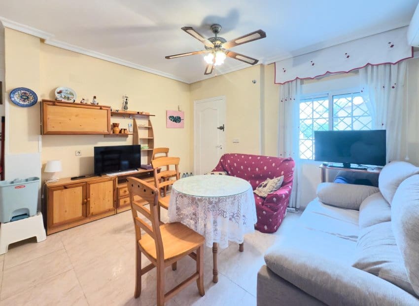 Casa de 1 habitación en Torrevieja en venta con piscina - 127.260 € (Ref: 9473511)