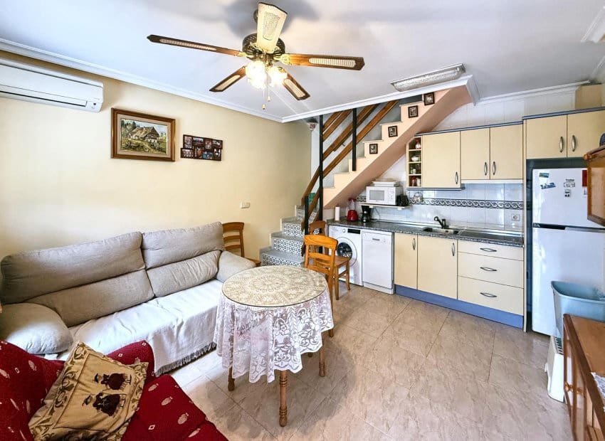 Casa de 1 habitación en Torrevieja en venta con piscina - 127.260 € (Ref: 9473511)