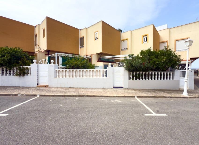 Casa de 1 habitación en Torrevieja en venta con piscina - 127.260 € (Ref: 9473511)