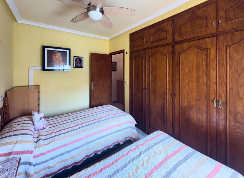 Casa de 1 habitación en Torrevieja en venta con piscina - 127.260 € (Ref: 9473511)