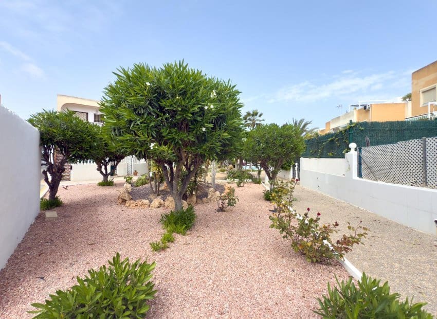 Casa de 1 habitación en Torrevieja en venta con piscina - 127.260 € (Ref: 9473511)