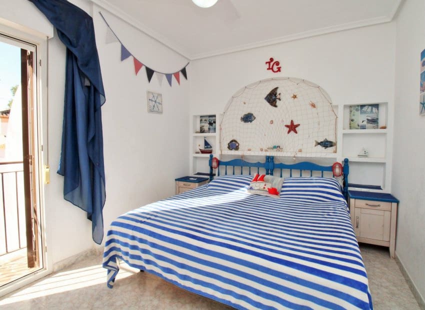 Ático de 3 habitaciones en Playa Flamenca en venta con piscina - 269.000 € (Ref: 9473512)