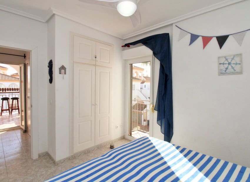 Ático de 3 habitaciones en Playa Flamenca en venta con piscina - 269.000 € (Ref: 9473512)