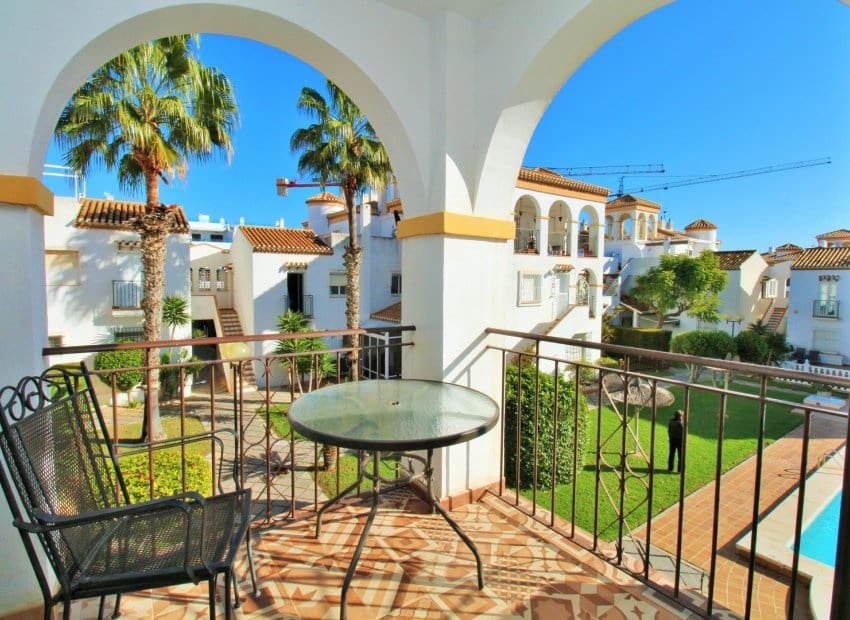 Ático de 3 habitaciones en Playa Flamenca en venta con piscina - 269.000 € (Ref: 9473512)