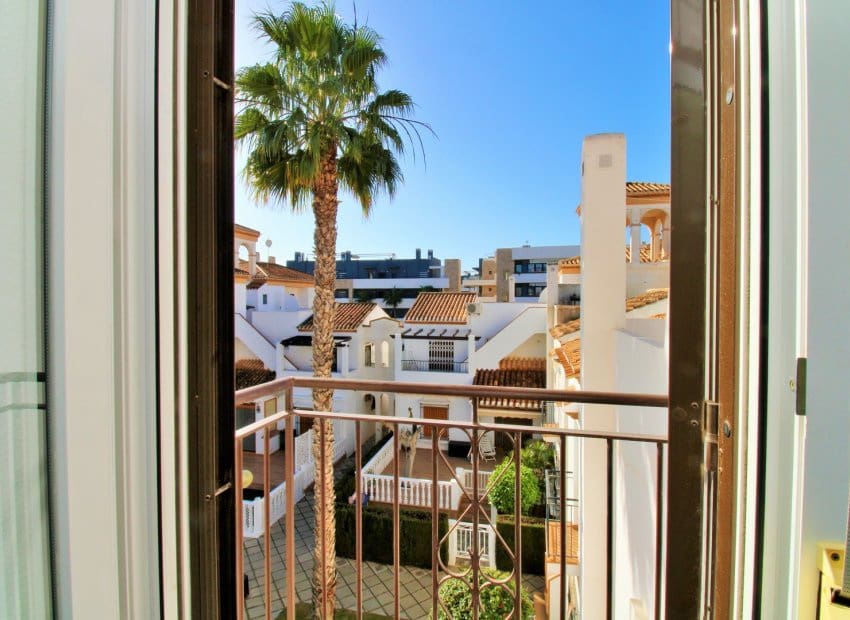Ático de 3 habitaciones en Playa Flamenca en venta con piscina - 269.000 € (Ref: 9473512)