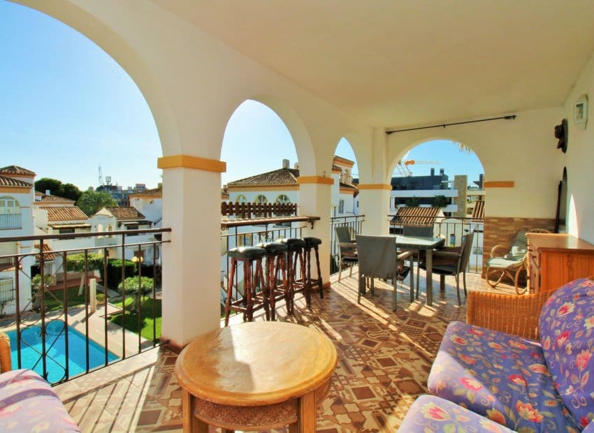 Ático de 3 habitaciones en Playa Flamenca en venta con piscina - 269.000 € (Ref: 9473512)