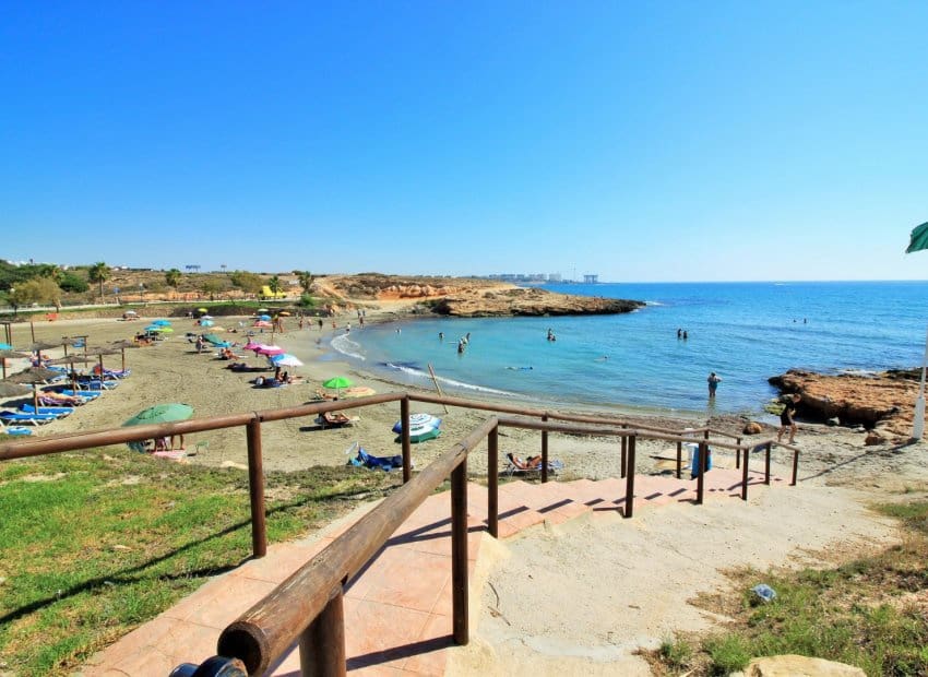 Ático de 3 habitaciones en Playa Flamenca en venta con piscina - 269.000 € (Ref: 9473512)