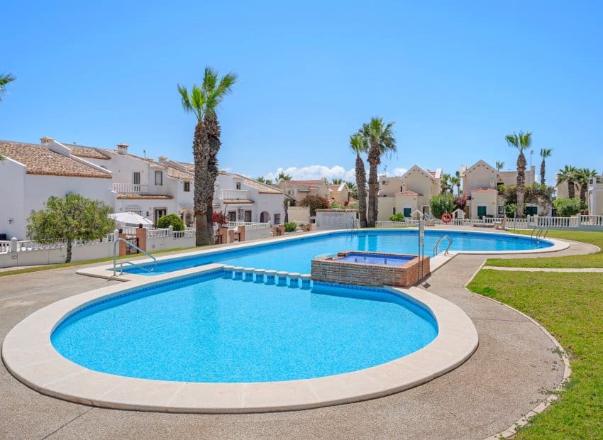 3 sovrum Villa till salu i Orihuela Costa med pool - 424 000 € (Ref: 9473514)