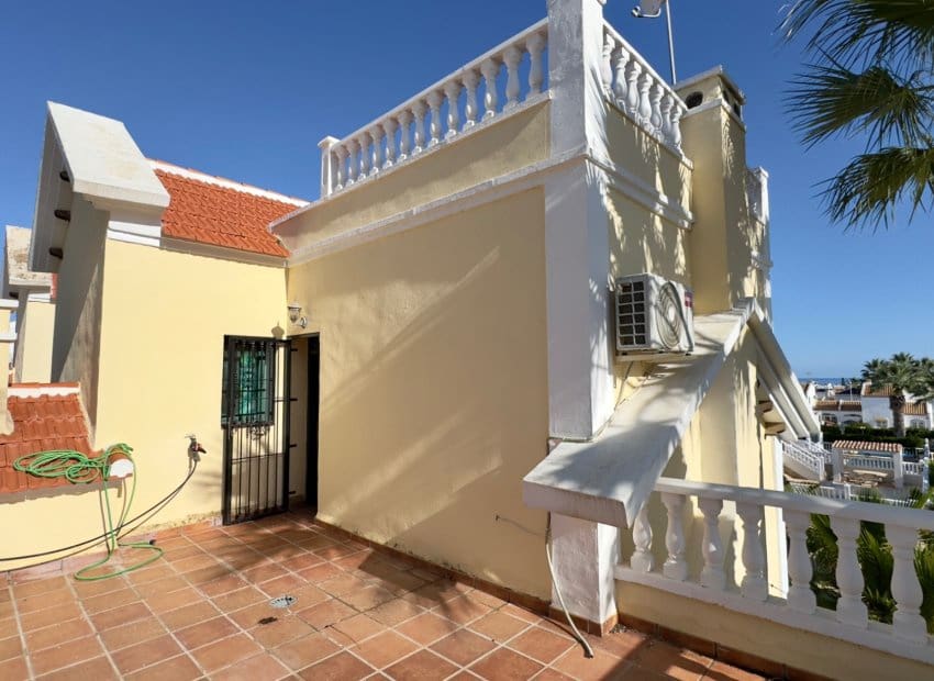 3 sovrum Villa till salu i Orihuela Costa med pool - 424 000 € (Ref: 9473514)