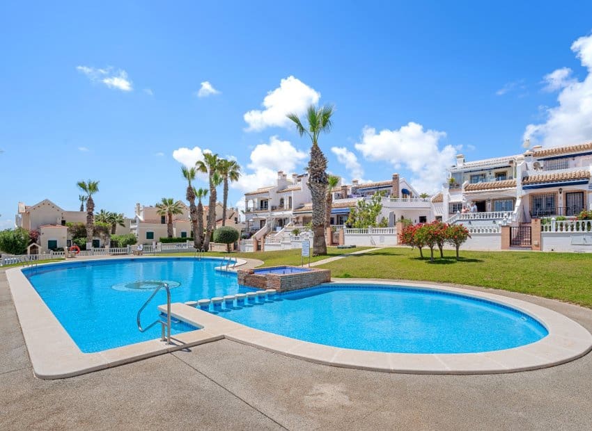 3 sovrum Villa till salu i Orihuela Costa med pool - 424 000 € (Ref: 9473514)