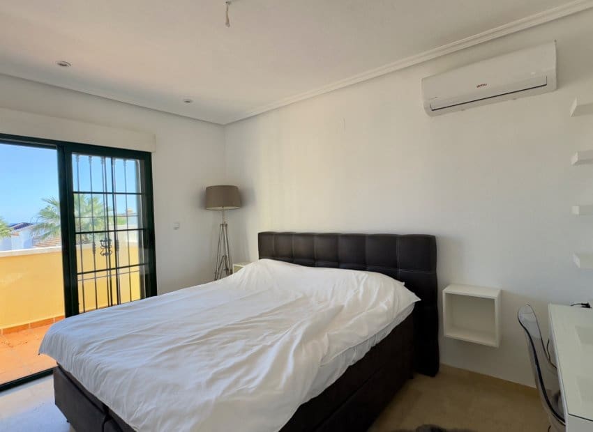 3 sovrum Villa till salu i Orihuela Costa med pool - 424 000 € (Ref: 9473514)