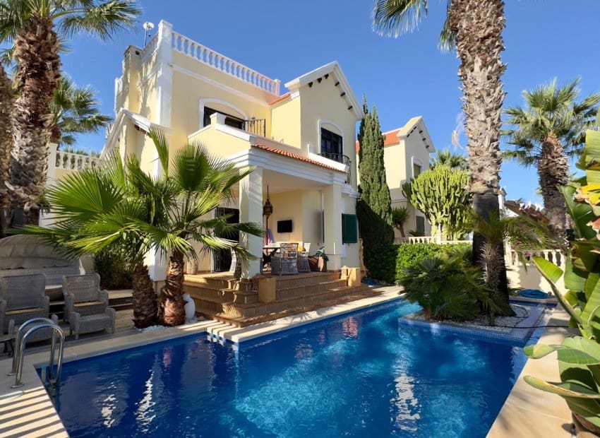 3 sovrum Villa till salu i Orihuela Costa med pool - 424 000 € (Ref: 9473514)